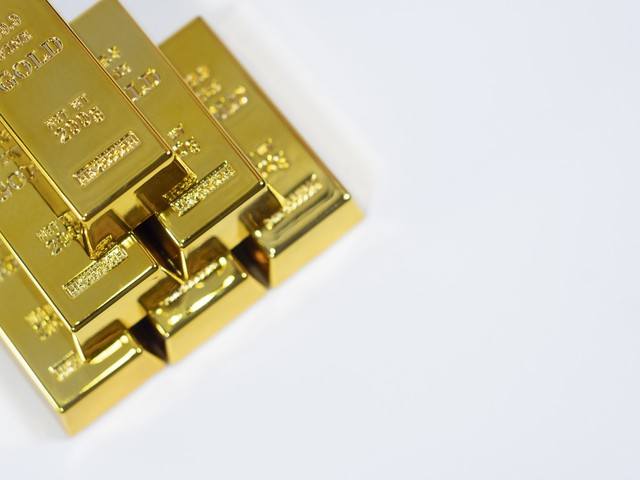 如何区分现货黄金和伦敦金的特点？它们在投资中的优势分别是什么？